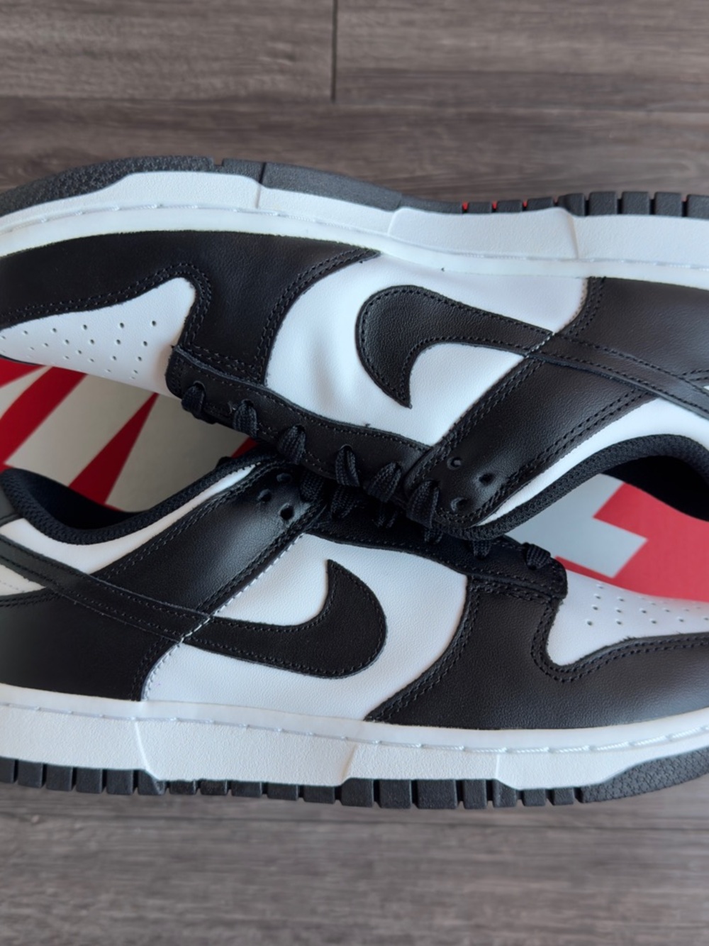 Nike Women's Black White Low-Top Sneakers